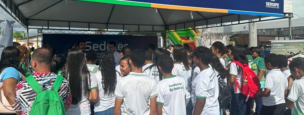 Estudantes conhecem estrutura e serviços oferecidos na área do Desenvolvimento Econômico, Ciência e Tecnologia durante o Sergipe é Aqui