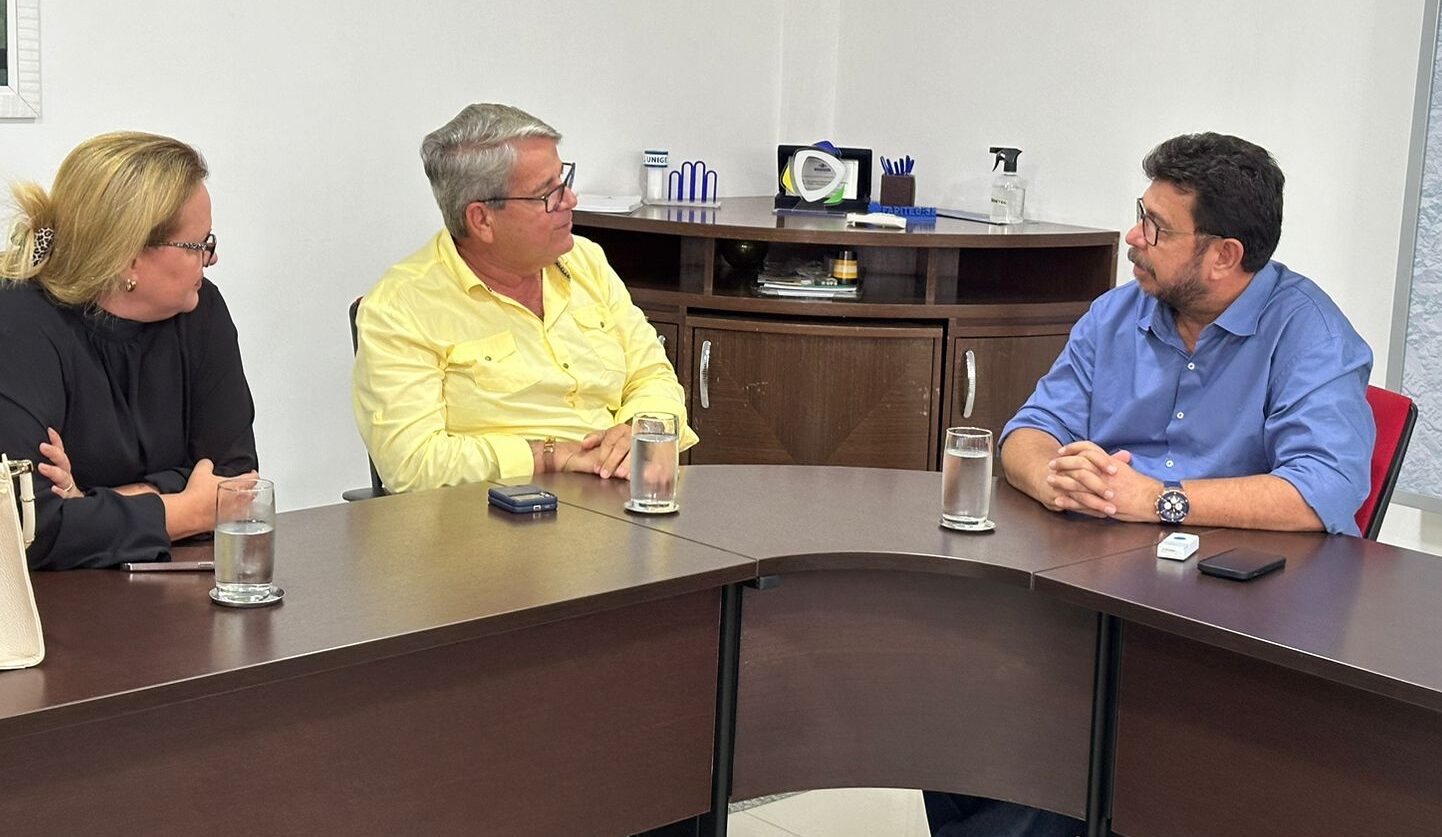 Sedetec dialoga com prefeitura de Santana do São Francisco sobre desenvolvimento econômico do município