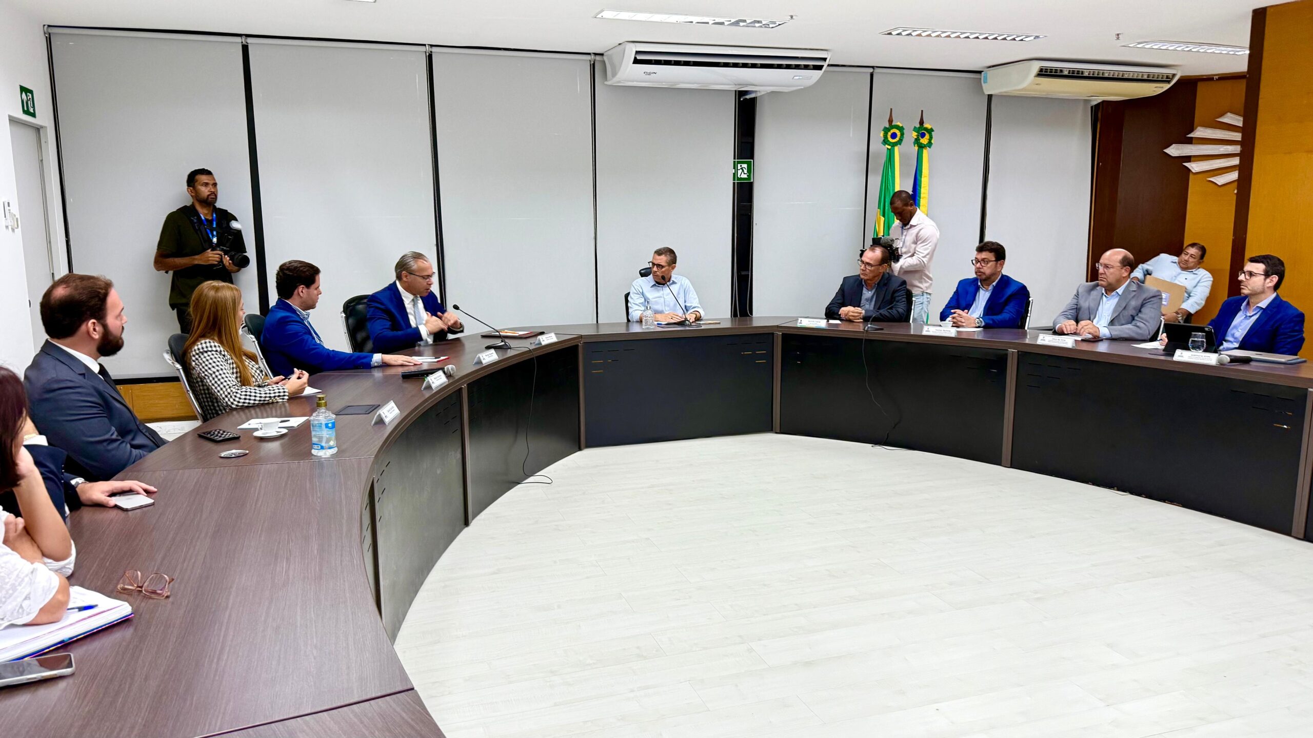 Governador recebe embaixador do Azerbaijão e dialoga sobre troca de experiências e parcerias com o país